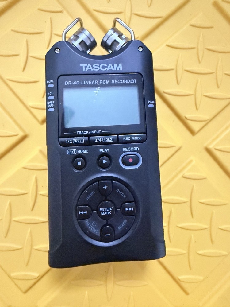 Tascam DR-40 Linear PCM Recorder Digital Audio Recorder for Parts