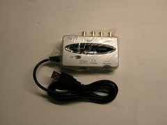Behringer U-Control UCA202 ultra low-latency 2 In/2 Out USB/Audio Interface with