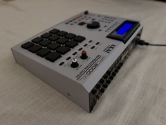 AKAI MPC 2000 XL- MCD – EB16 EFFECTS – 8 OUTPUTS – 32 MB RAM Fully Refurbished