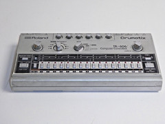 Roland TR-606 Drumatix Drum Machine, 2-year warranty