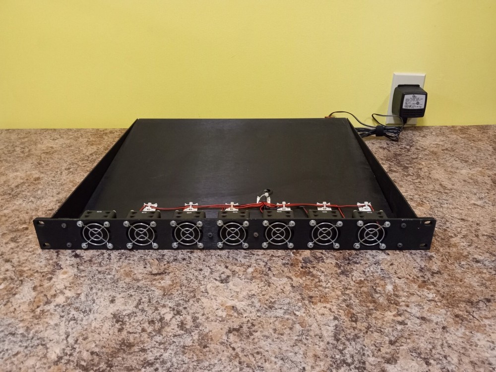 1 RU Rack Space Mount Fan System High Airflow Cooling 7 Fans New Old Stock