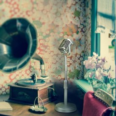 Retro Microphone Props Liftable Lightweight Fake Vintage Microphone
