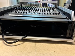Mackie 1604VLZ4 16-Channel Mixer and ProX DJ-Mixer Flight Case