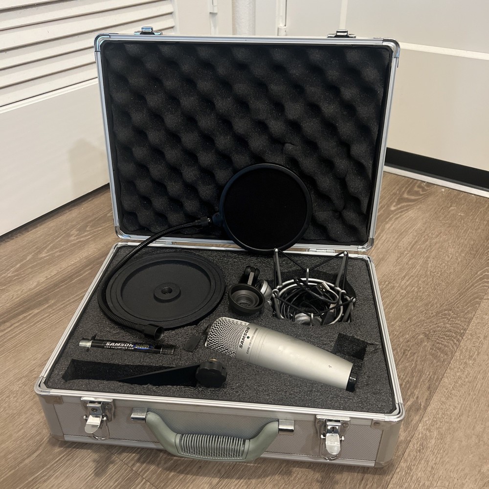 SAMSON C01U USB STUDIO MIC KIT and CARRY CASE