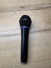 (D) Digital Reference DR-VX1 Vocal Dynamic Microphone