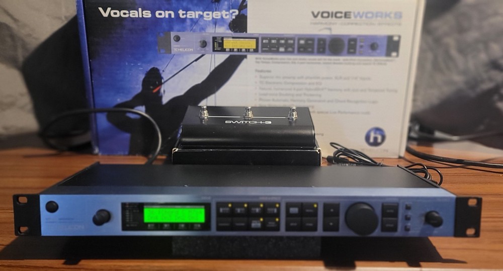 TC Helicon Voiceworks Multi Effects Harmonizer & 3 Button Footswitch