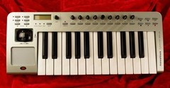 NOVATION REMOTE 25 LE Keyboard Controller USB MIDI Touchpad & Joystick