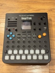 Sonicware SmplTrek Portable Production Sampler Workstation Drum Machine