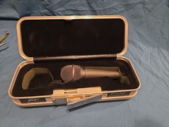 Peavey PVM-38 Microphone with Hard Case No Key