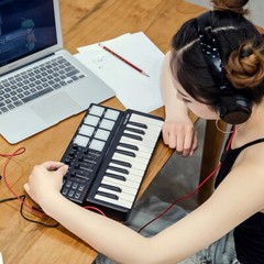 Portable Mini 25-Key MIDI Controller USB Keyboard & Drum Pad Plug and Play A2H1