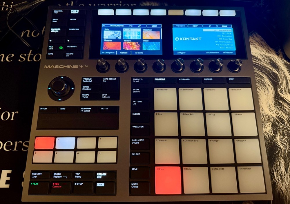 Native Instruments MASCHINE Plus Standalone Groove Production Studio System