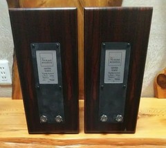 Vienna Acoustics Bookshelf Speakers Pair Wood Grain Brown