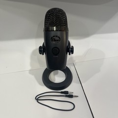 Blue Yeti X Professional Condenser USB Microphone A00104 888-000313 w/New Cord