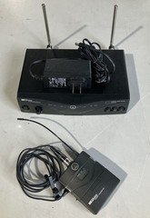 AKG WMS450 Presenter Set w/SR450 Receiver PT450 Transmitter & Lav Mic + Adapter