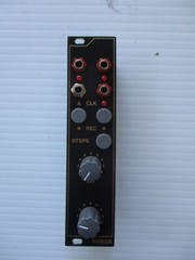 PHRSR (pronounced „phraser“) two channel 1-16 step knob recorder / sequencer