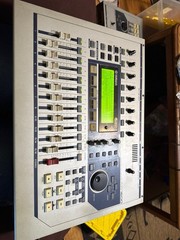 Yamaha AW1600 Professional 16-Track Digital Audio Workstation / Recorder