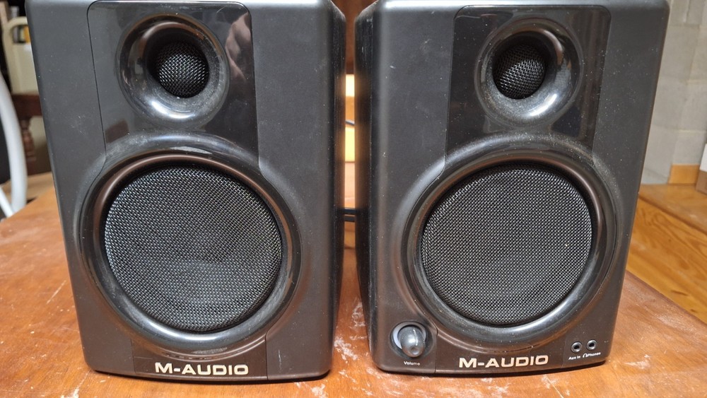 M-AUDIO AV 40 POWERED STUDIOPHILE STEREO SPEAKER MONITORS SET PAIR