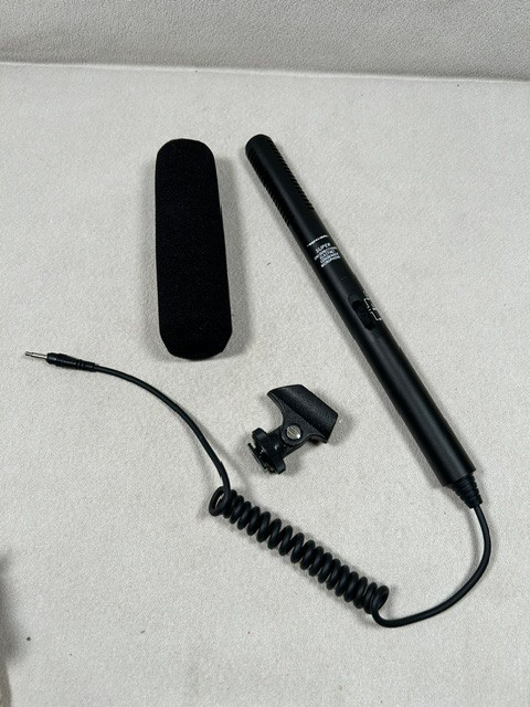 Vintage Realistic Super Uni-Directional Electret Condenser Microphone (16-2008)