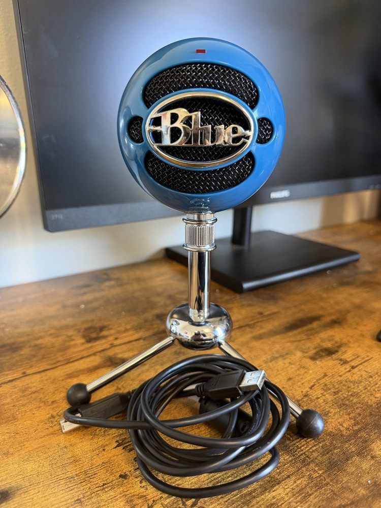 Blue The Snowball Cardioid Condenser Wired USB Plug ’n Play Microphone