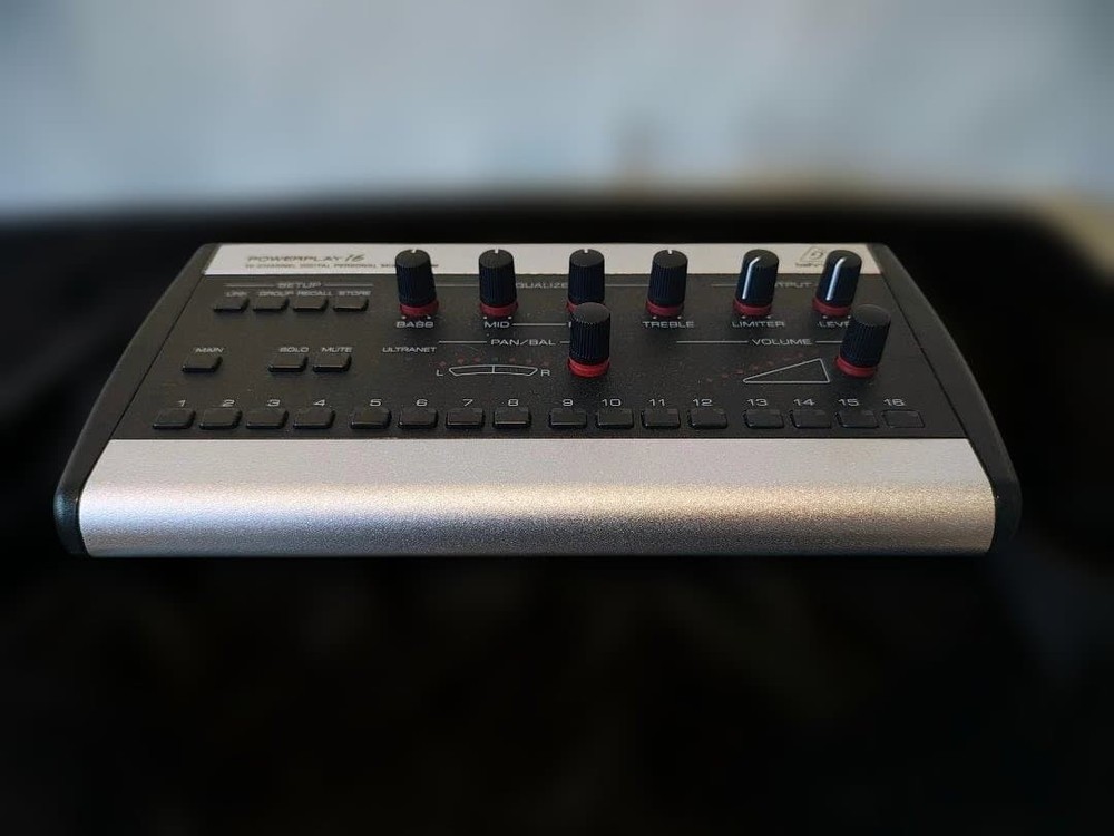 BEHRINGER POWERPLAY P16-M—In excellent condition—From Japan