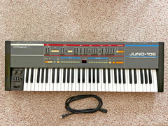 Roland Juno-106 Six-Voice Polyphonic Synth with Hard Case