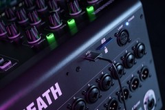 Allen & Heath Qu-6 38-in/24-out Digital Mixer with 25 Motorized Faders MINT