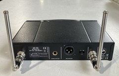 AKG WMS450 Presenter Set w/SR450 Receiver PT450 Transmitter & Lav Mic + Adapter