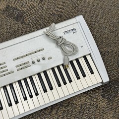 KORG TRITON Pro Synthesizer Keyboard Music Workstation Sampler