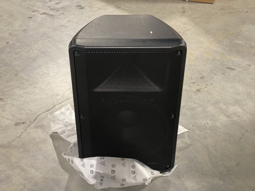 Yamaha DBR15 15″ 2-Way Powered PA Speaker 1000W Peak- Black