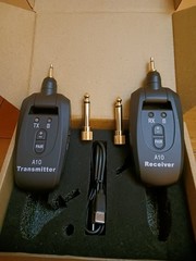 A-10 WIRELESS TRANSMITTER/RECIEVER GUITAR SOUNDSYSTEM