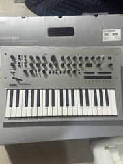KORG minilogue 37-Key Analog Keyboard Synth – Arpeggiator, Effects, MIDI I/O