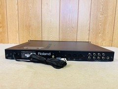 Roland S-330 Digital Sampler Rackmount with Power Cable Music Gear Tested Black