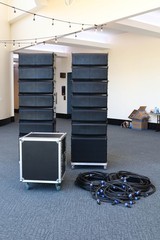QSC WL2082-i, WL118-SW Line Array Loudspeaker with CXD 4.3 4.5 Amplifier Rack