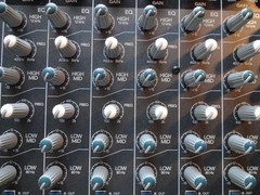 Mackie Onyx 3280 Mixing Console….Good Condition