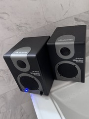 ALESIS M1 320 powered Speaker Set USB / RCA inputs Small – Powerful