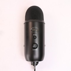 Blue Yeti A00121 888-000296 Condenser Microphone w/ Shock Mount TESTED Black USB