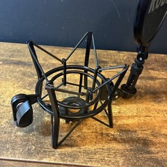 Rode SM6 Shock Mount with Detachable Pop Filter Black