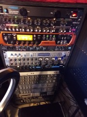 Avid Eleven Rack 2U Rack Multi-Effects Processor Reverb Delay Modulation Wah