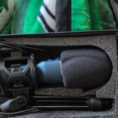 TONOR TC-777 USB Wired Condenser Microphone w/ Integrated Pop Filter & Stand
