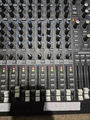 Mackie 1604-VLZ PRO 16 Channel Mic/Line Mixer