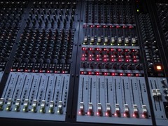 Mackie Onyx 3280 Mixing Console….Good Condition