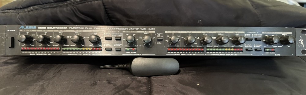 Alesis 3630 2-Channel Compressor/Limiter Gate/Expander Sidechain 1U Rack