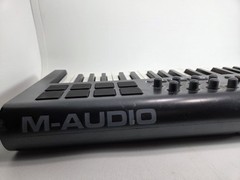 M-Audio Axiom 25-Key Semi-Weighted USB Midi Keyboard Controller No Power Cord