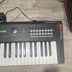Yamaha MX49 49-Key Digital Keyboard Synthesizer USB Pitch/Mod Wheels 2 Pedal