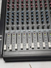Mackie CR1604-VLZ 16-Channel Mic/Line Mixer Phantom Power