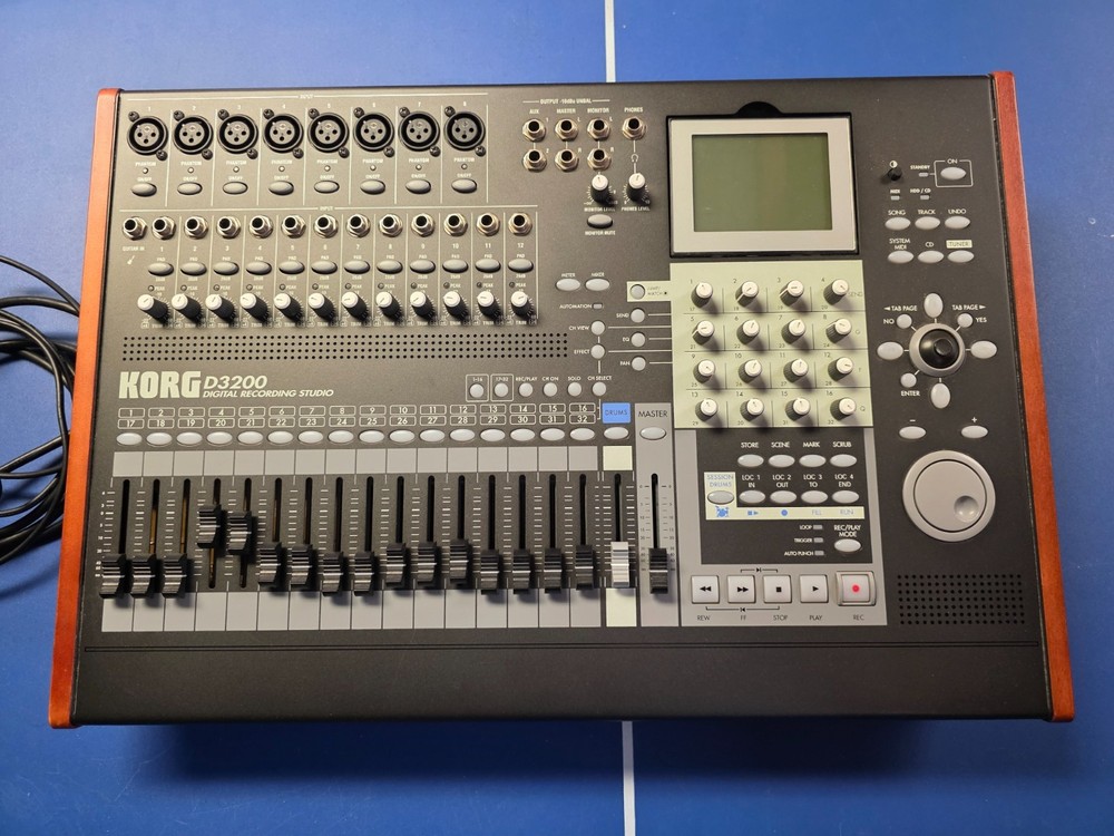 KORG D3200 Digital Recording Studio Workstation Good Condition