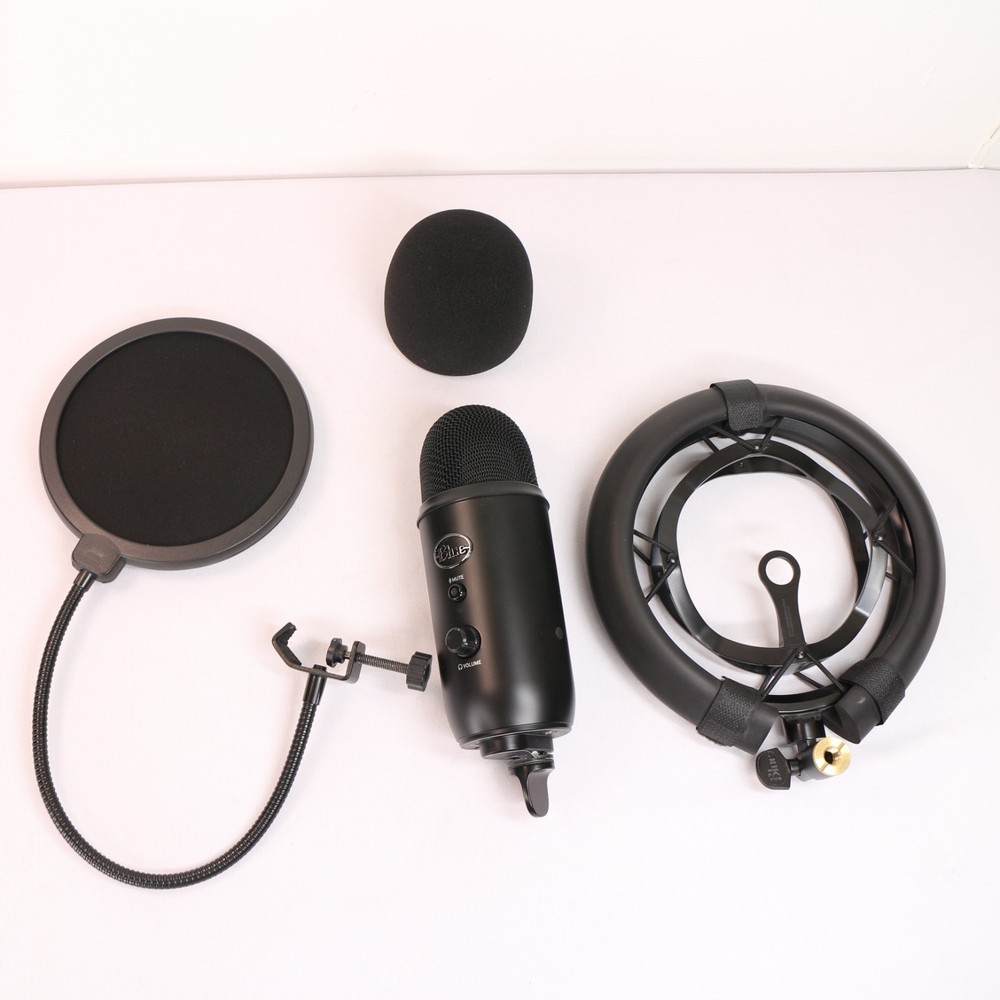 Blue Yeti A00121 888-000296 Condenser Microphone w/ Shock Mount TESTED Black USB
