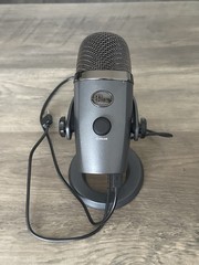Blue Microphones Yeti Nano USB Microphone – Black