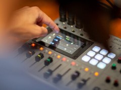 ZOOM PodTrak P8 Workstation for Podcast Recorder W/Box
