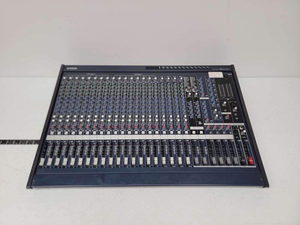 Yamaha MG24/14FX 24 Channel Mixer W/ Power Supply In Hard Road Case